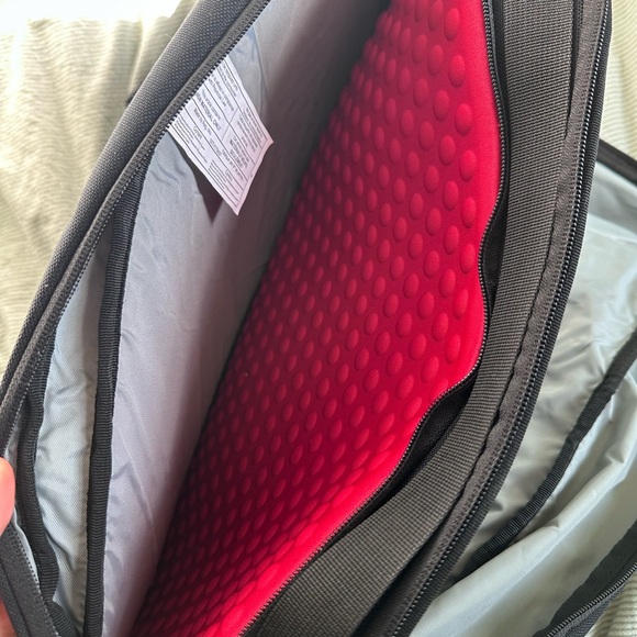 MEC Work/Laptop Bag - Picture 3 of 4